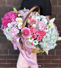 Композиция солнечный день в Новые Бурасы Цветочная композиция из Розы, Хризантемы, Пионы и Лизиантусы в корзине в Новые Бурасы