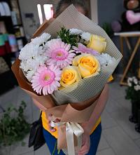 Букет цветов из:  Герберы, Розы и Хризантемы в Новые Бурасы